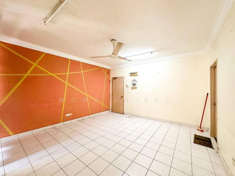 Pangsapuri untuk Dijual di Teratai Apartment @ Taman Sutera - Mohd Faizal - Living Room - PropertyGuru.com.my