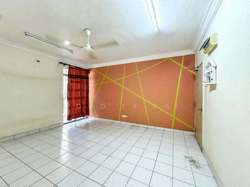 Pangsapuri untuk Dijual di Teratai Apartment @ Taman Sutera - Mohd Faizal - Living Room - PropertyGuru.com.my