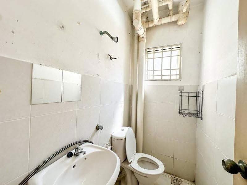 Pangsapuri untuk Dijual di Teratai Apartment @ Taman Sutera - Mohd Faizal - Bathroom - PropertyGuru.com.my