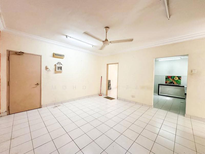 Pangsapuri untuk Dijual di Teratai Apartment @ Taman Sutera - Mohd Faizal - Living Room - PropertyGuru.com.my