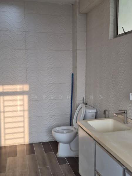 Kondominium untuk Disewa di Vista Bay - Carson Ang - Bathroom - PropertyGuru.com.my