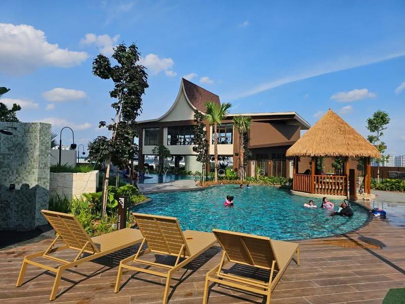 Kediaman Servis untuk Disewa di Residensi Dian II - Jay Wong - Pool - PropertyGuru.com.my