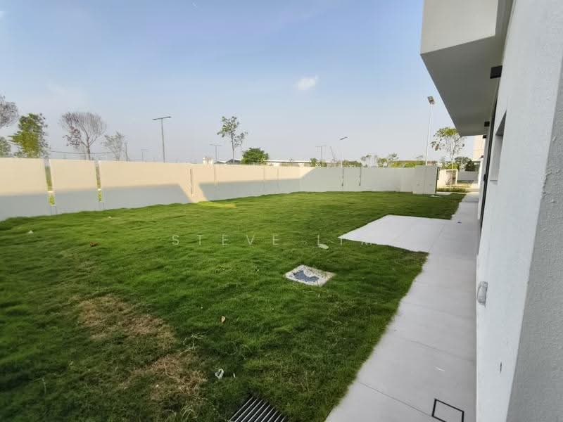 Cluster House for Sale in Bandar Rimbayu (Telok Panglima Garang) - Steve Lim - Side land gardens - PropertyGuru.com.my