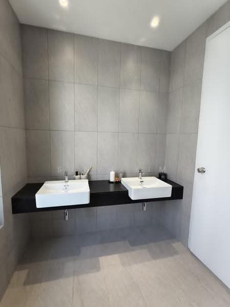 Cluster House for Sale in Bandar Rimbayu (Telok Panglima Garang) - Steve Lim - Master bathroom - PropertyGuru.com.my