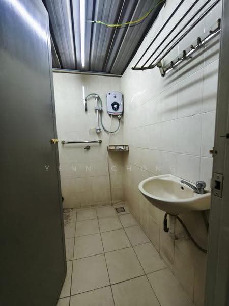Shop for Rent in Jalan Klang Lama (Old Klang Road) (Kuala Lumpur) - Yenn Chong - Bathroom - PropertyGuru.com.my