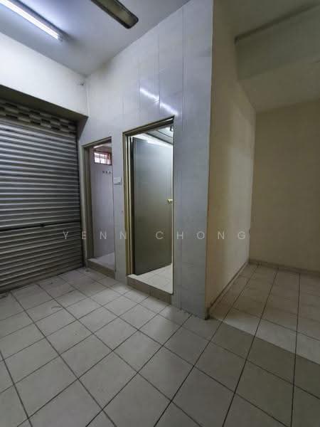Shop for Rent in Jalan Klang Lama (Old Klang Road) (Kuala Lumpur) - Yenn Chong - Interior - PropertyGuru.com.my