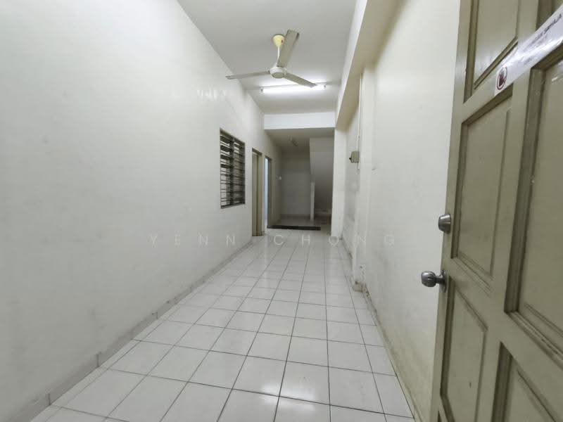 Shop for Rent in Jalan Klang Lama (Old Klang Road) (Kuala Lumpur) - Yenn Chong - Corridor - PropertyGuru.com.my