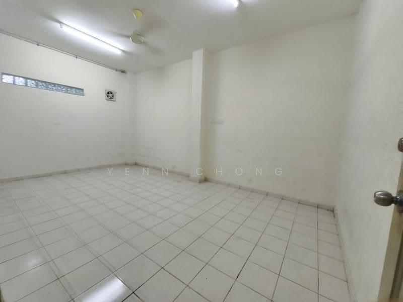 Shop for Rent in Jalan Klang Lama (Old Klang Road) (Kuala Lumpur) - Yenn Chong - Interior - PropertyGuru.com.my