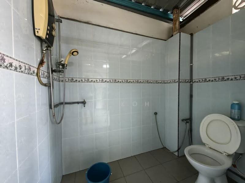 Shop for Sale in Melaka City (Melaka) - HG KOH - Bathroom - PropertyGuru.com.my