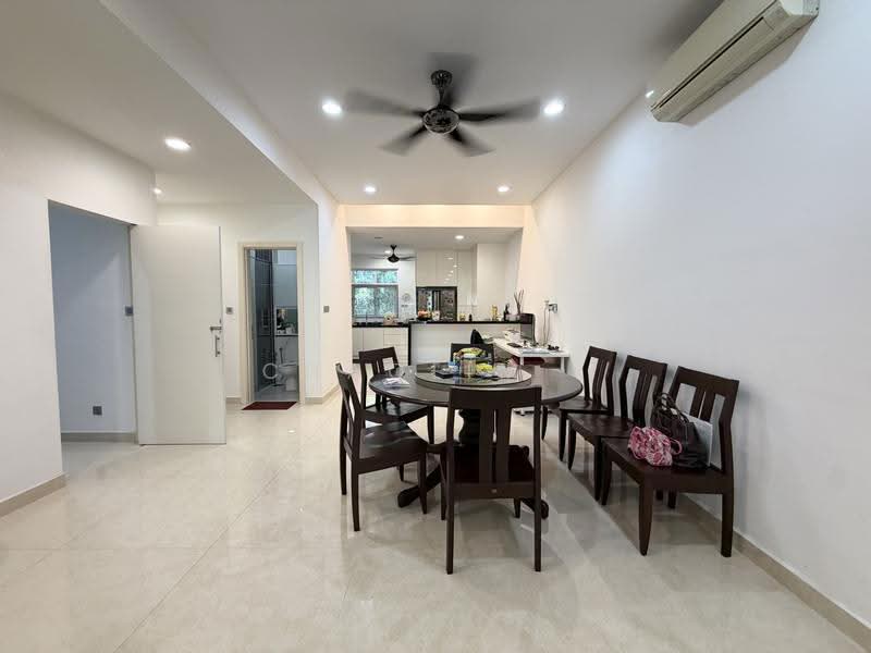 Rumah Teres 3-Tingkat untuk Dijual di Taman Taming Indah 2 (Bandar Sungai Long) - ChaoLim . - Dining Room - PropertyGuru.com.my