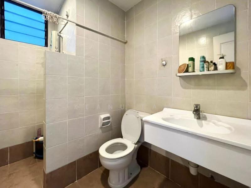 Kondominium untuk Dijual di Casa Tropicana - Keanu Tan - Bathroom - PropertyGuru.com.my