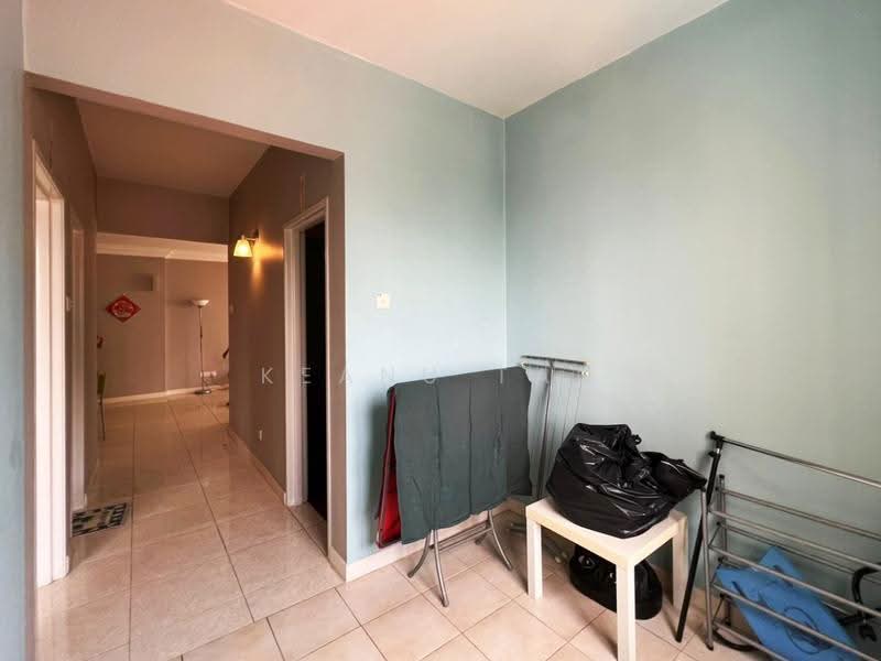 Kondominium untuk Dijual di Casa Tropicana - Keanu Tan - Corridor - PropertyGuru.com.my
