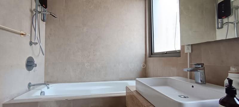 Kediaman Servis untuk Dijual di Bintang Fairlane Residences - CY Moo - Bathroom - PropertyGuru.com.my