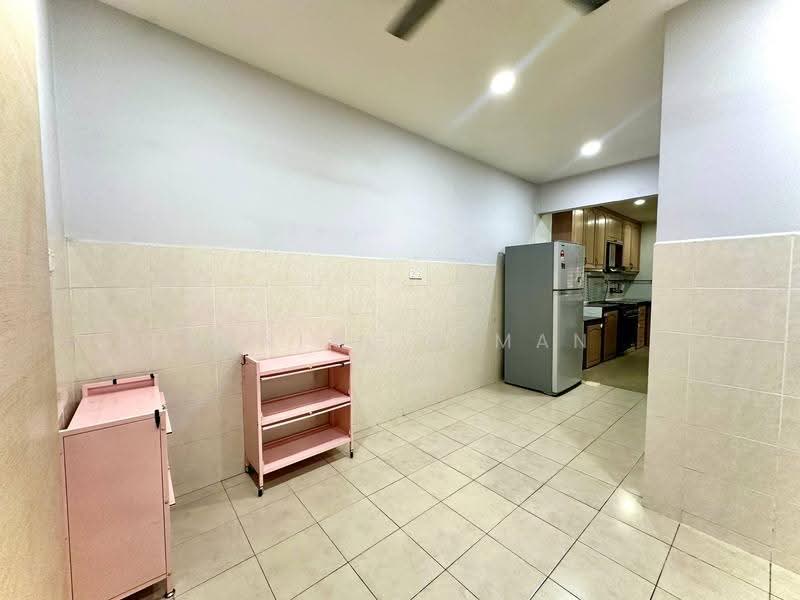 2-storey Terraced House for Sale in Denai Alam (Shah Alam) - Danial Aiman - Kitchen - PropertyGuru.com.my