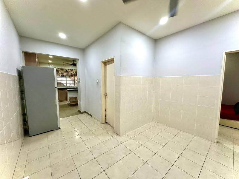 2-storey Terraced House for Sale in Denai Alam (Shah Alam) - Danial Aiman - Kitchen - PropertyGuru.com.my
