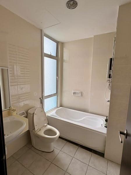 Kondominium untuk Disewa di The Brezza - Gan Chun Kai - Bathroom - PropertyGuru.com.my