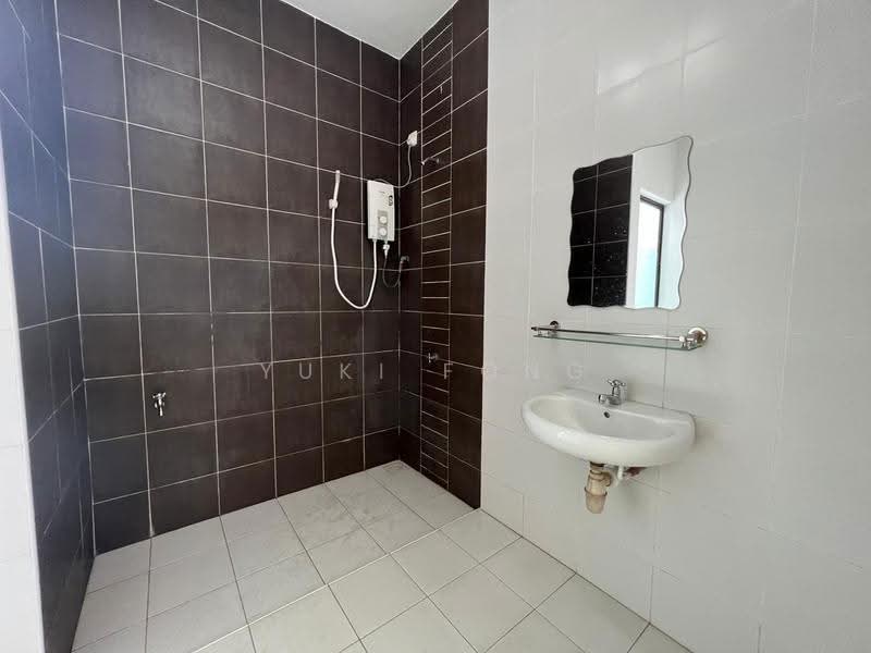 Rumah Kluster untuk Dijual di Taman Adda Heights (Tebrau) - Yuki Fong - Bathroom - PropertyGuru.com.my