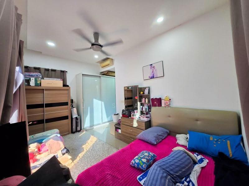 Kediaman Servis untuk Dijual di The Elements - Zul Syafiq - Bedroom - PropertyGuru.com.my