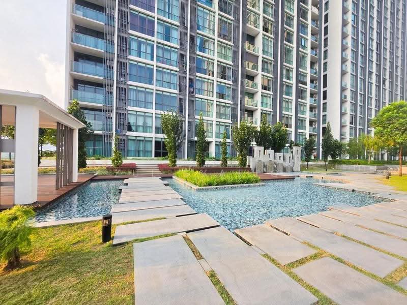 Kediaman Servis untuk Dijual di Liberty @ Arc - Zul Syafiq - Pool - PropertyGuru.com.my
