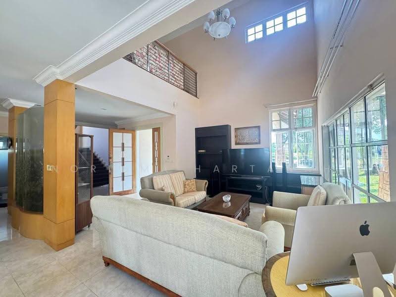 Bungalow House untuk Dijual di Perdana Lakeview East (Cyberjaya) - Norisma Hartanah - Living Room - PropertyGuru.com.my