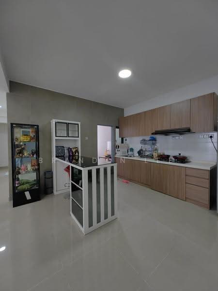 Kediaman Servis untuk Dijual di Amerin Residence - Brandon Lee - Kitchen - PropertyGuru.com.my