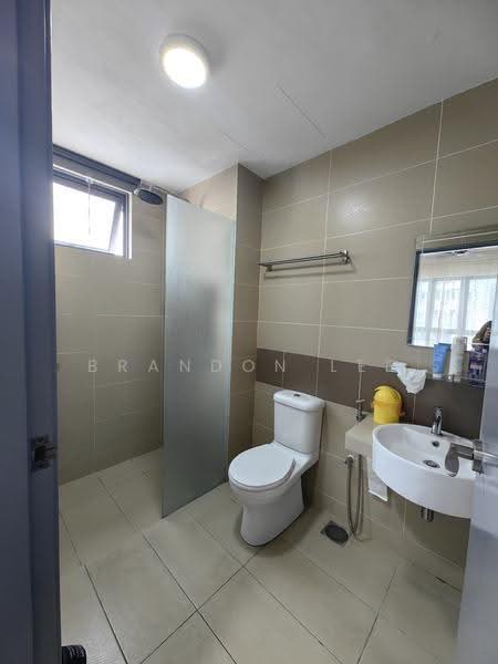 Kediaman Servis untuk Dijual di Amerin Residence - Brandon Lee - Bathroom - PropertyGuru.com.my