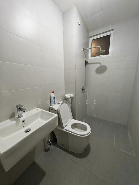 Service Residence for Sale at TRELLIS RESIDENCES - Zoey Lee - Bathroom - PropertyGuru.com.my
