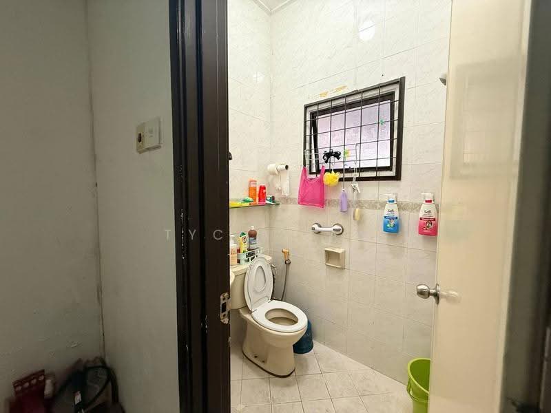 Rumah Teres untuk Dijual di Taman Daya (Johor Bahru) - Tycia Law - Bathroom - PropertyGuru.com.my