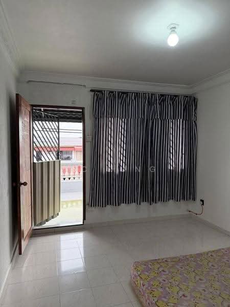 2-storey Terraced House for Rent in Taman Damai Jaya (Skudai) - YC Fung - Bedroom - PropertyGuru.com.my