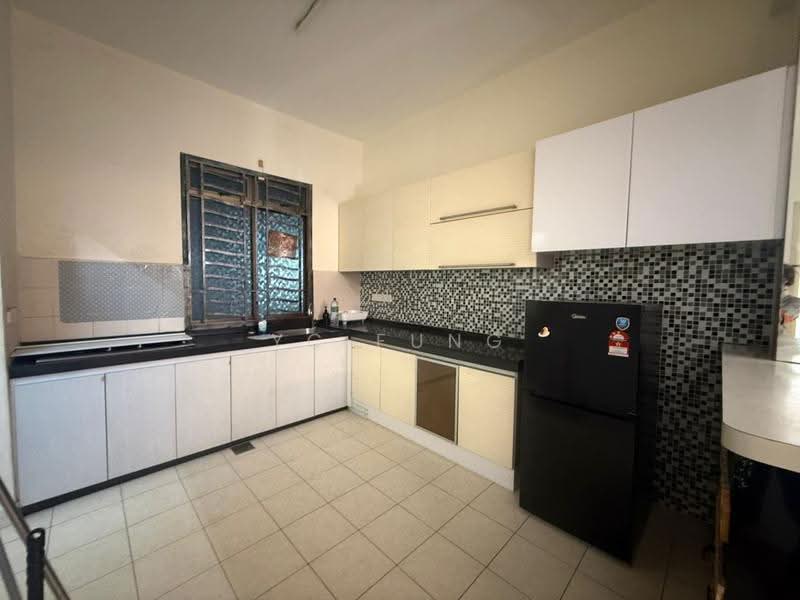 2-storey Terraced House for Rent in Taman Mount Austin (Tebrau) - YC Fung - Kitchen - PropertyGuru.com.my