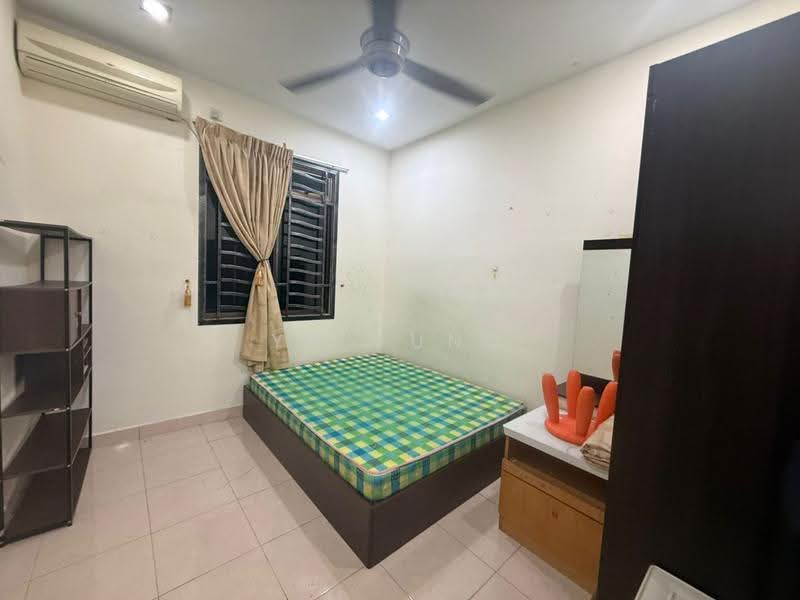 2-storey Terraced House for Rent in Taman Mount Austin (Tebrau) - YC Fung - Bedroom - PropertyGuru.com.my
