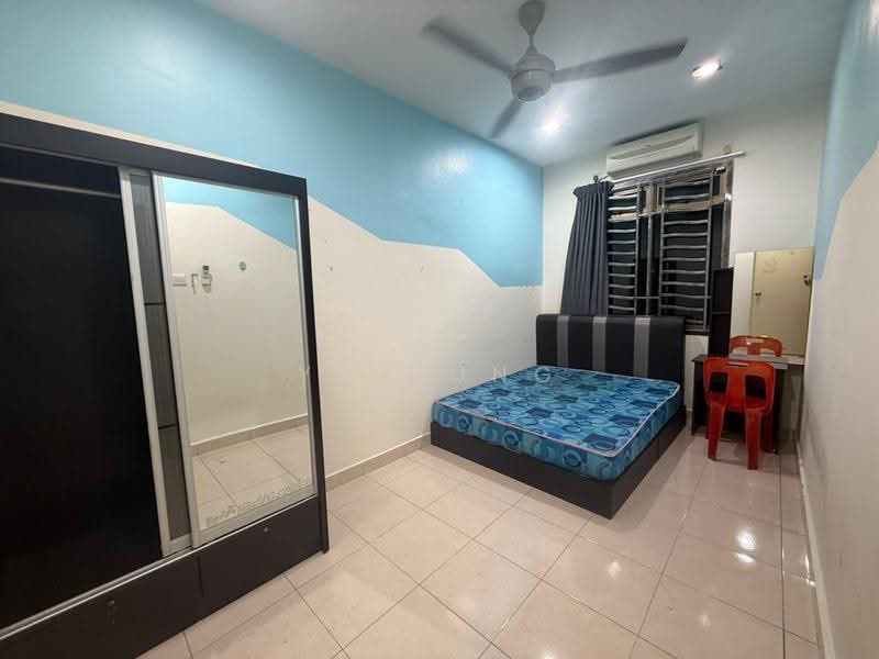 2-storey Terraced House for Rent in Taman Mount Austin (Tebrau) - YC Fung - Bedroom - PropertyGuru.com.my