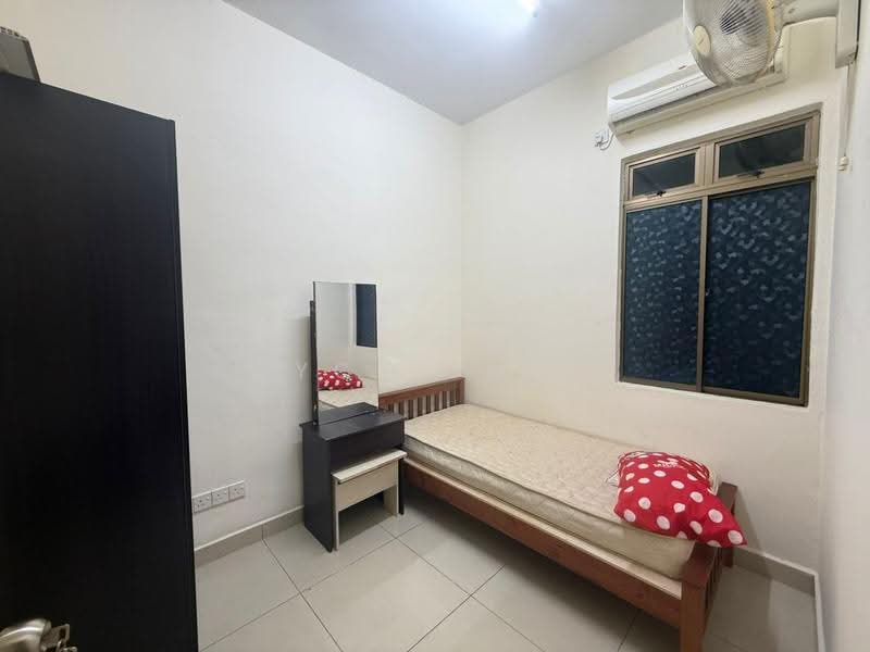 2-storey Terraced House for Rent in Taman Mount Austin (Tebrau) - YC Fung - Bedroom - PropertyGuru.com.my