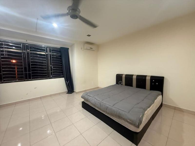 2-storey Terraced House for Rent in Taman Mount Austin (Tebrau) - YC Fung - Bedroom - PropertyGuru.com.my
