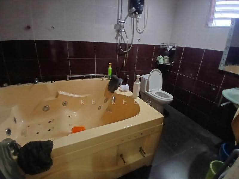 Semi-Detached House for Sale in SS14 (Subang Jaya) - KH Khoo - Bathroom - PropertyGuru.com.my