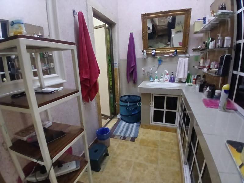 Semi-Detached House for Sale in SS14 (Subang Jaya) - KH Khoo - Bathroom - PropertyGuru.com.my