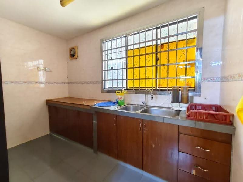 Semi-Detached House for Rent in Taman Perling (Perling) - YC Fung - Kitchen - PropertyGuru.com.my