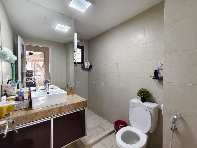 Pangsapuri untuk Disewa di Larkin Residence - YC Fung - Bathroom - PropertyGuru.com.my