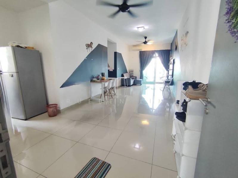 Kediaman Servis untuk Dijual di Meridin Bayvue @ Sierra Perdana - Rueben Lim - Living Room - PropertyGuru.com.my