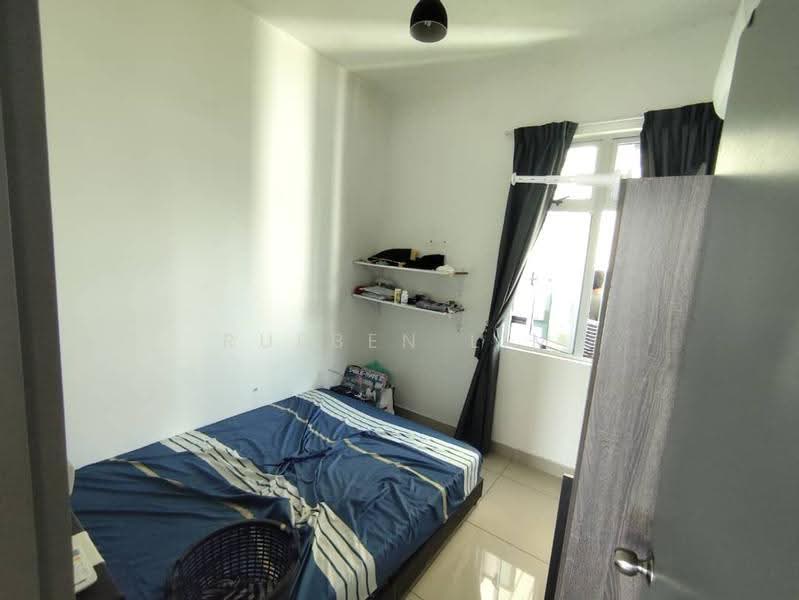 Kediaman Servis untuk Dijual di Meridin Bayvue @ Sierra Perdana - Rueben Lim - Bedroom - PropertyGuru.com.my