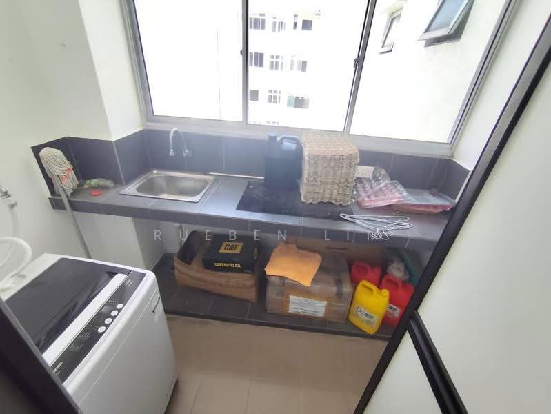 Kediaman Servis untuk Dijual di Meridin Bayvue @ Sierra Perdana - Rueben Lim - Balcony - PropertyGuru.com.my