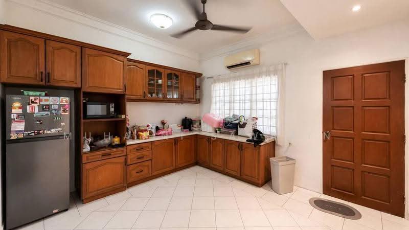 Terraced House for Sale in Bandar Kinrara Seksyen 1 (Bandar Kinrara) - muharni sawarin - Kitchen - PropertyGuru.com.my