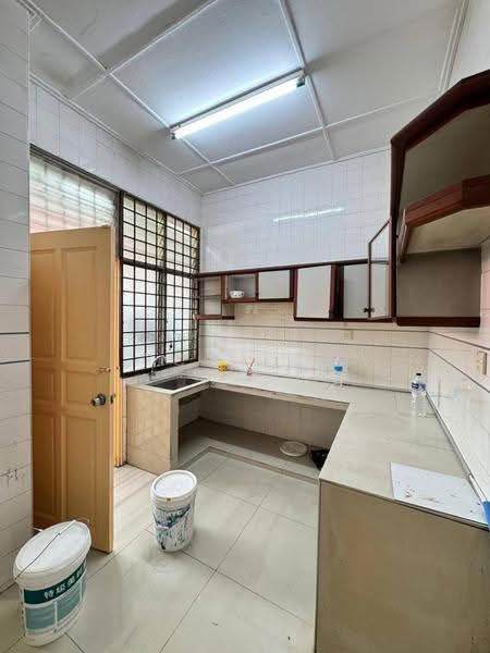 1.5-storey Terraced House for Rent in Taman Molek (Johor Bahru) - YC Fung - Kitchen - PropertyGuru.com.my