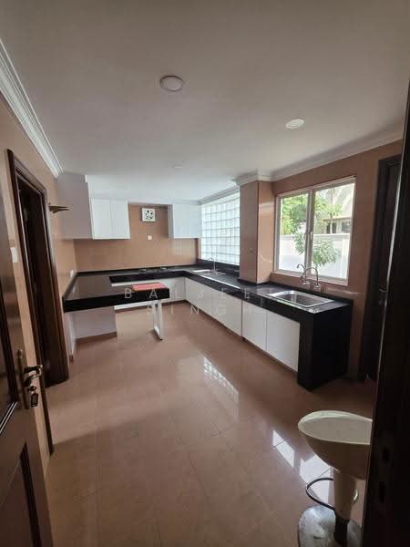 Bungalow House untuk Dijual di Kelana Jaya (Petaling Jaya) - Baljeet Singh - Kitchen - PropertyGuru.com.my