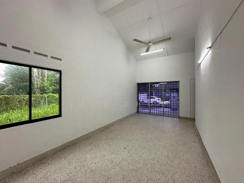 1-storey Terraced House for Sale in Taman Puteri Wangsa (Ulu Tiram) - Zack Chow - Living Room - PropertyGuru.com.my