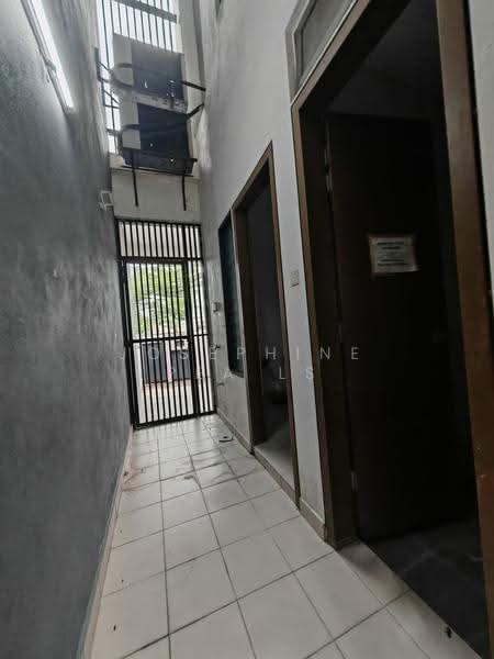 Semi-Detached House for Sale in Seri Kembangan (Selangor) - Josephine Pea LS - Corridor - PropertyGuru.com.my