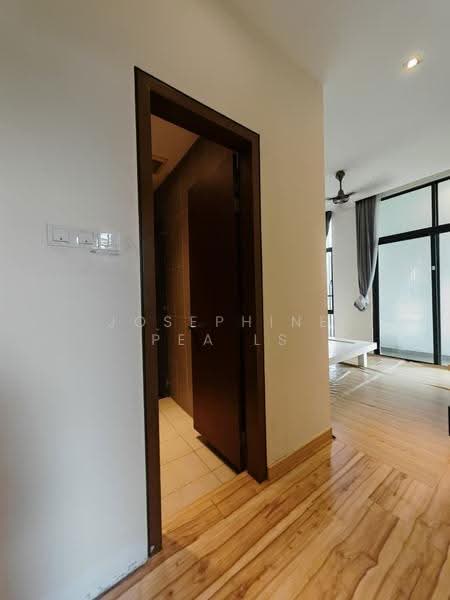 Semi-Detached House for Sale in Seri Kembangan (Selangor) - Josephine Pea LS - Corridor - PropertyGuru.com.my