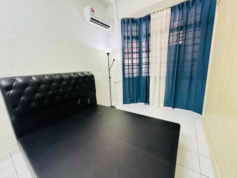 Rumah Teres 1-Tingkat untuk Dijual di Taman Bukit Rinting (Masai) - Jesy Tey - Bedroom - PropertyGuru.com.my
