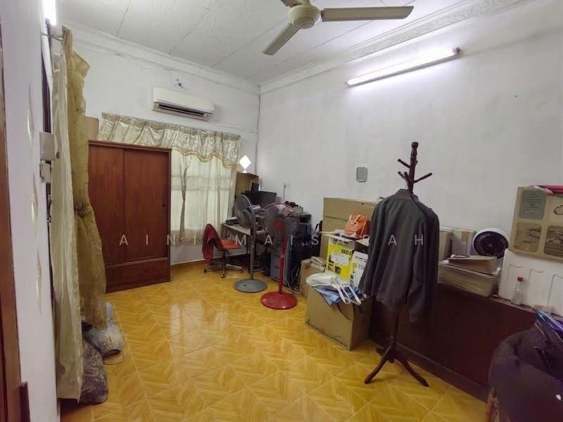 Rumah Teres 1-Tingkat untuk Dijual di Seksyen 17 (Shah Alam) - Aini Maisarah - Study - PropertyGuru.com.my