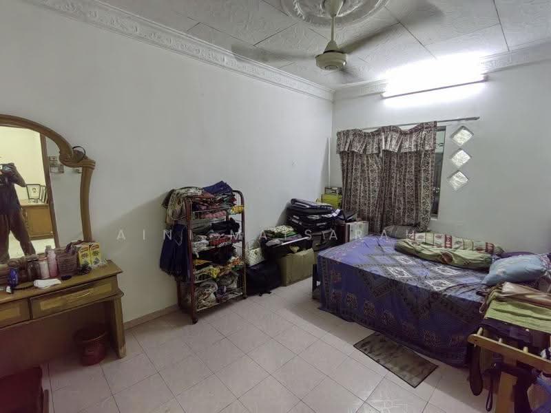 Rumah Teres 1-Tingkat untuk Dijual di Seksyen 17 (Shah Alam) - Aini Maisarah - Bedroom - PropertyGuru.com.my